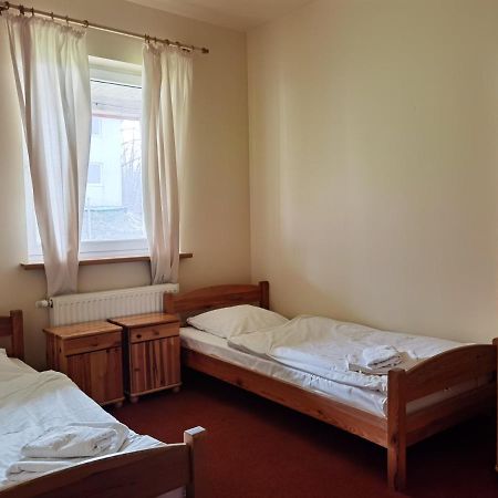 Hotelik Dworek Legnickie Pole Buitenkant foto