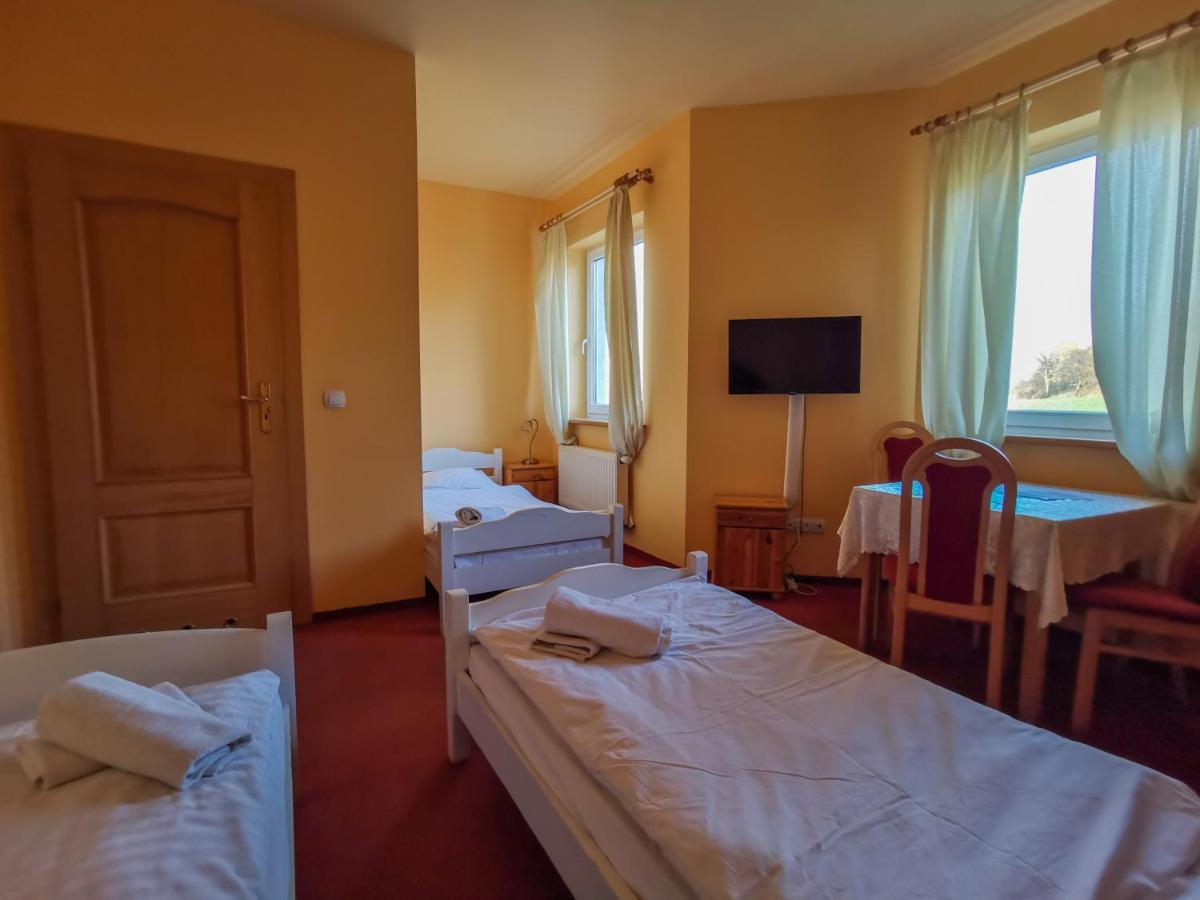 Hotelik Dworek Legnickie Pole Buitenkant foto