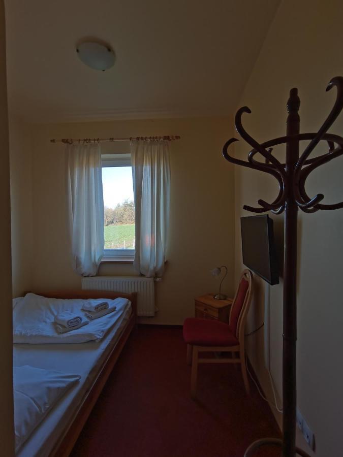 Hotelik Dworek Legnickie Pole Buitenkant foto