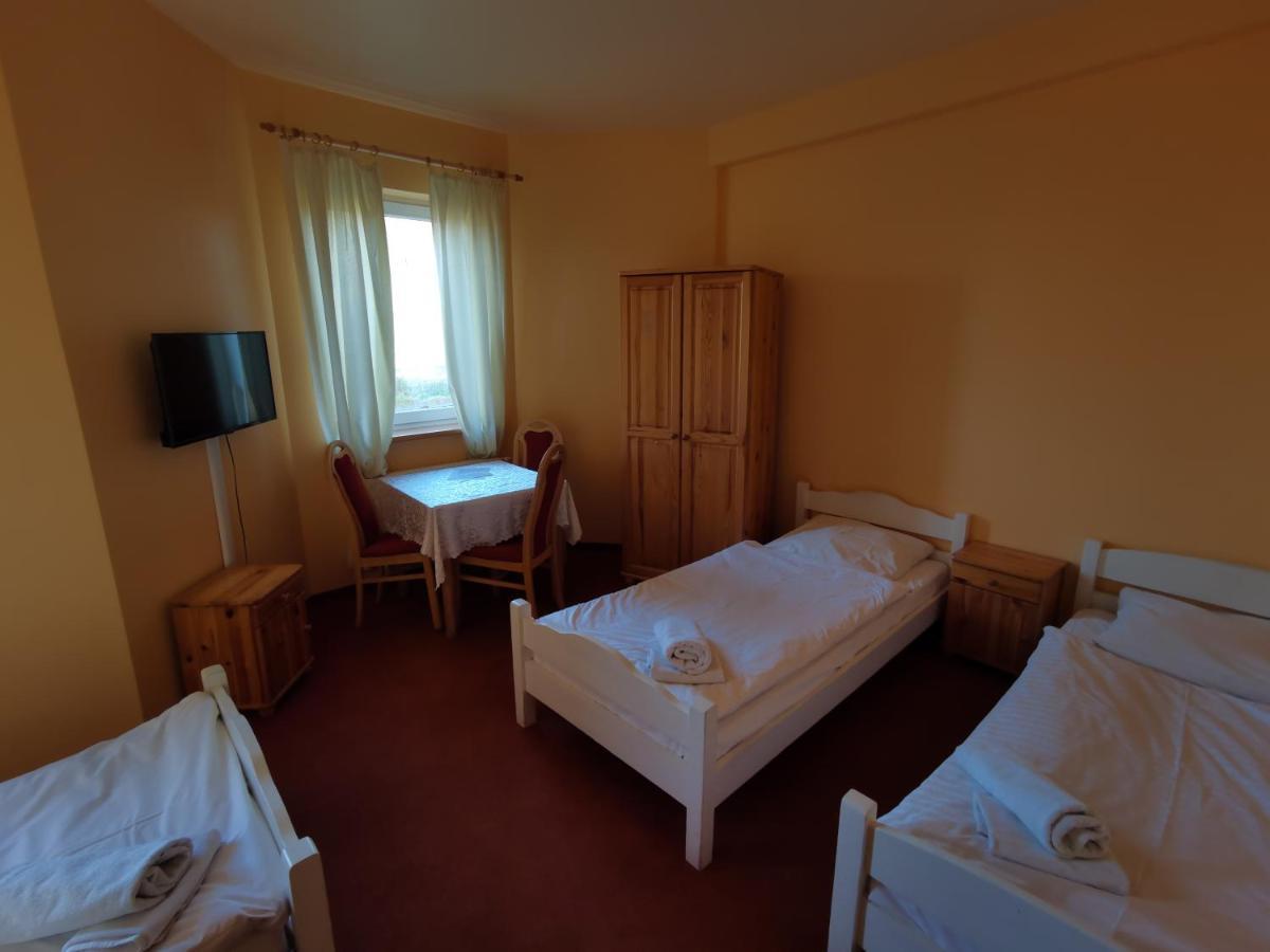 Hotelik Dworek Legnickie Pole Buitenkant foto