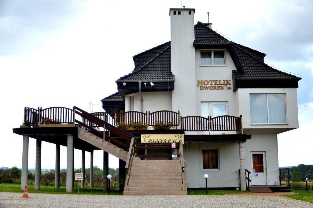 Hotelik Dworek Legnickie Pole Buitenkant foto